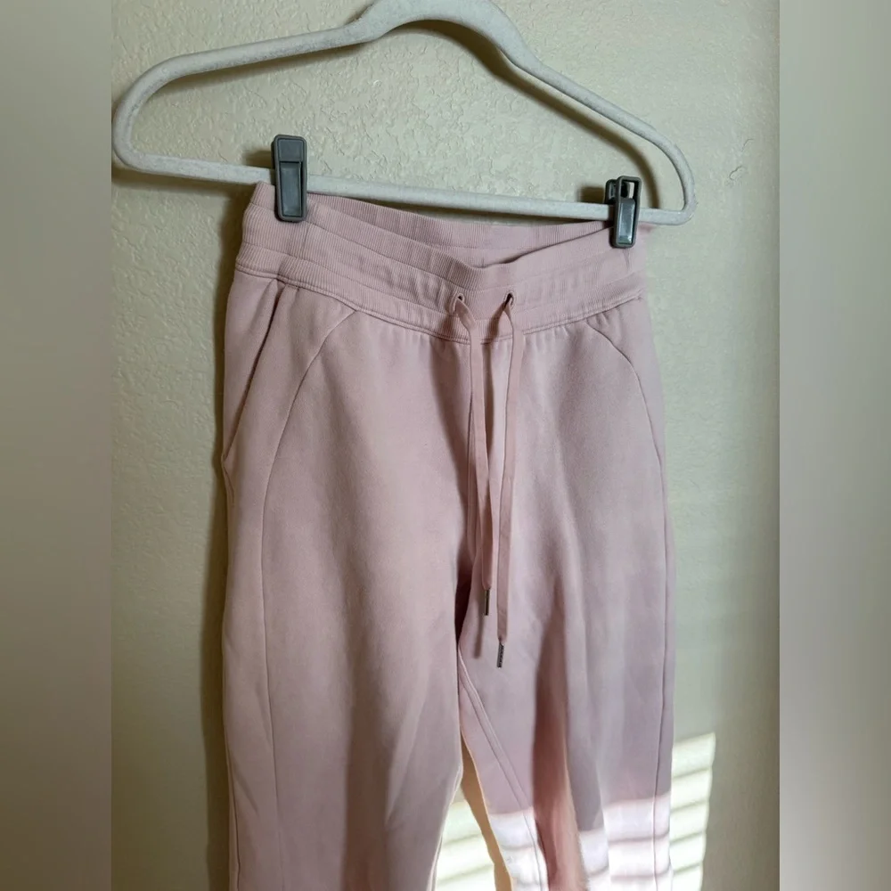Lululemon high rise Scuba jogger pant‎ sz 4 in Pink Mist